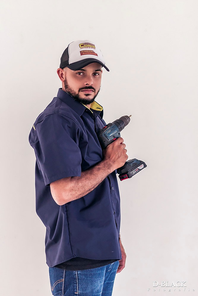 Cidinho montador de móveis profissional com furadeira